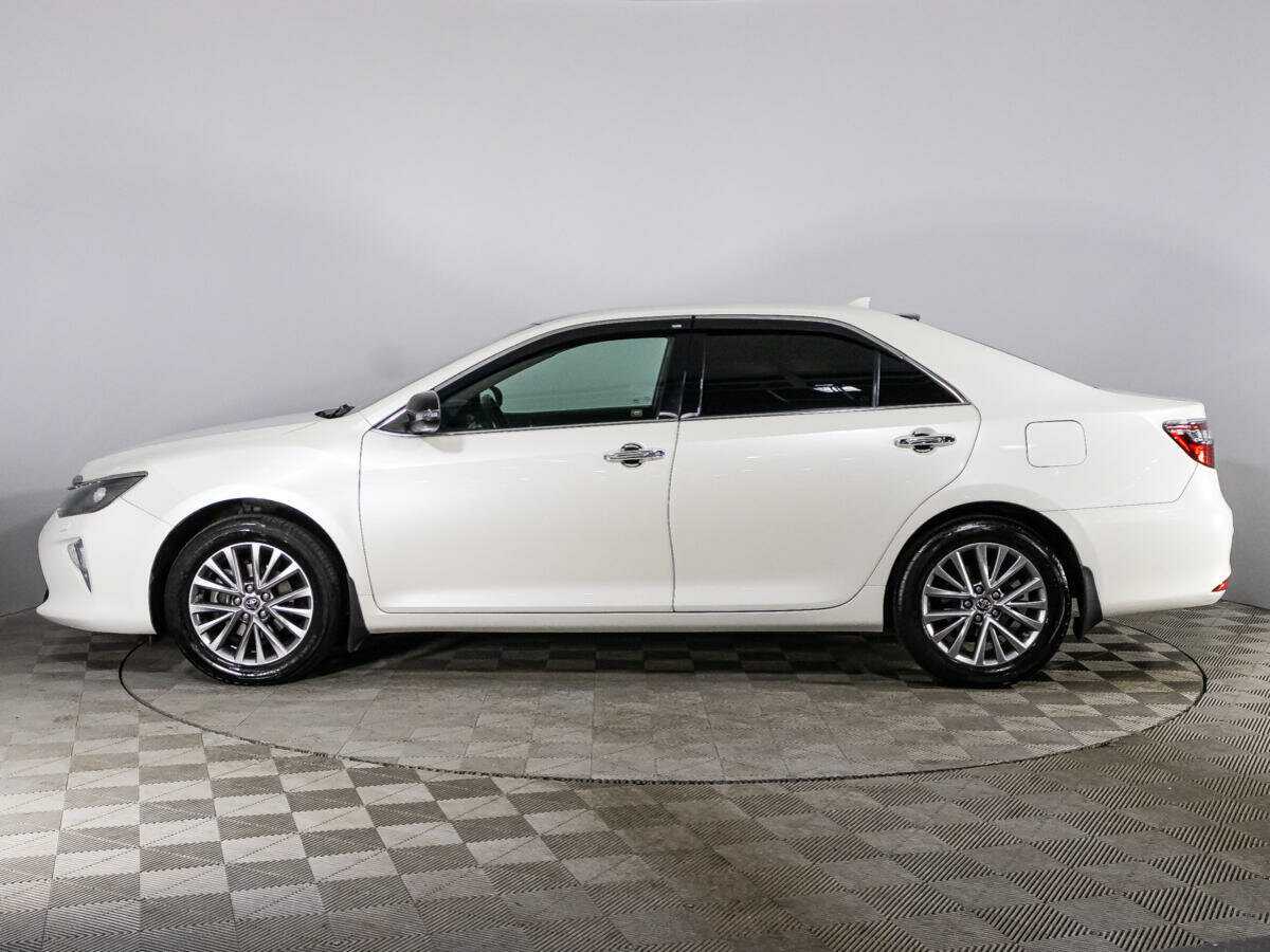 Toyota Camry с пробегом — 2017 год. Фото: #7