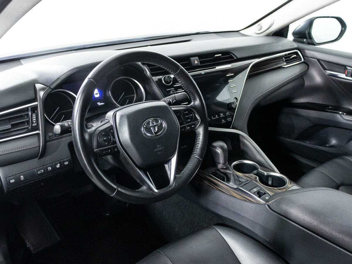 Toyota Camry с пробегом — 2018 год. Фото: #10