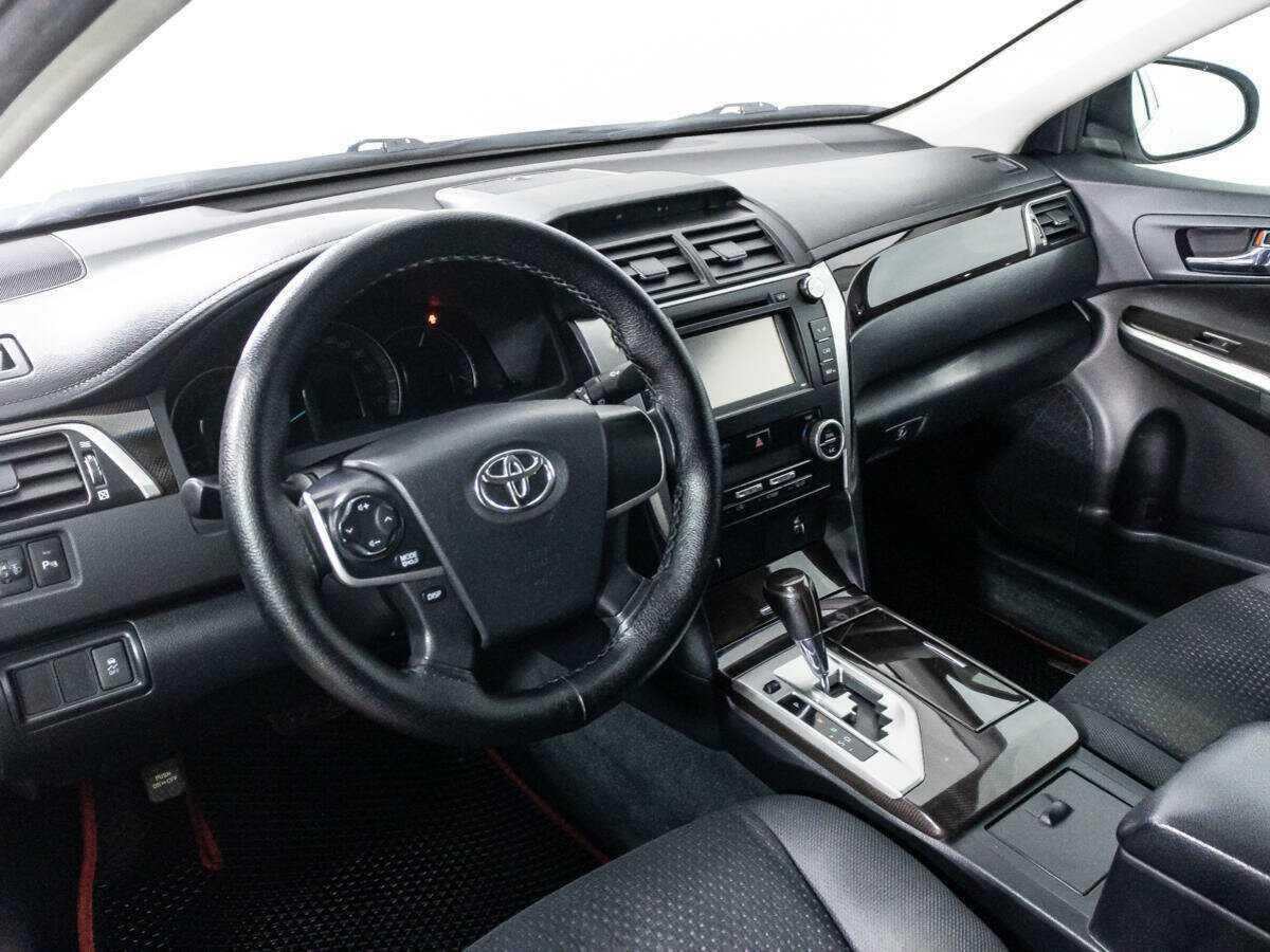 Toyota Camry с пробегом — 2014 год. Фото: #10