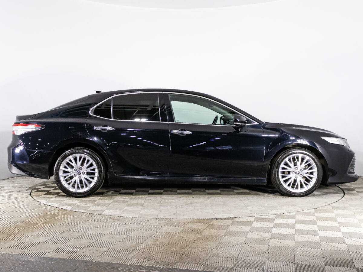 Toyota Camry с пробегом — 2018 год. Фото: #3