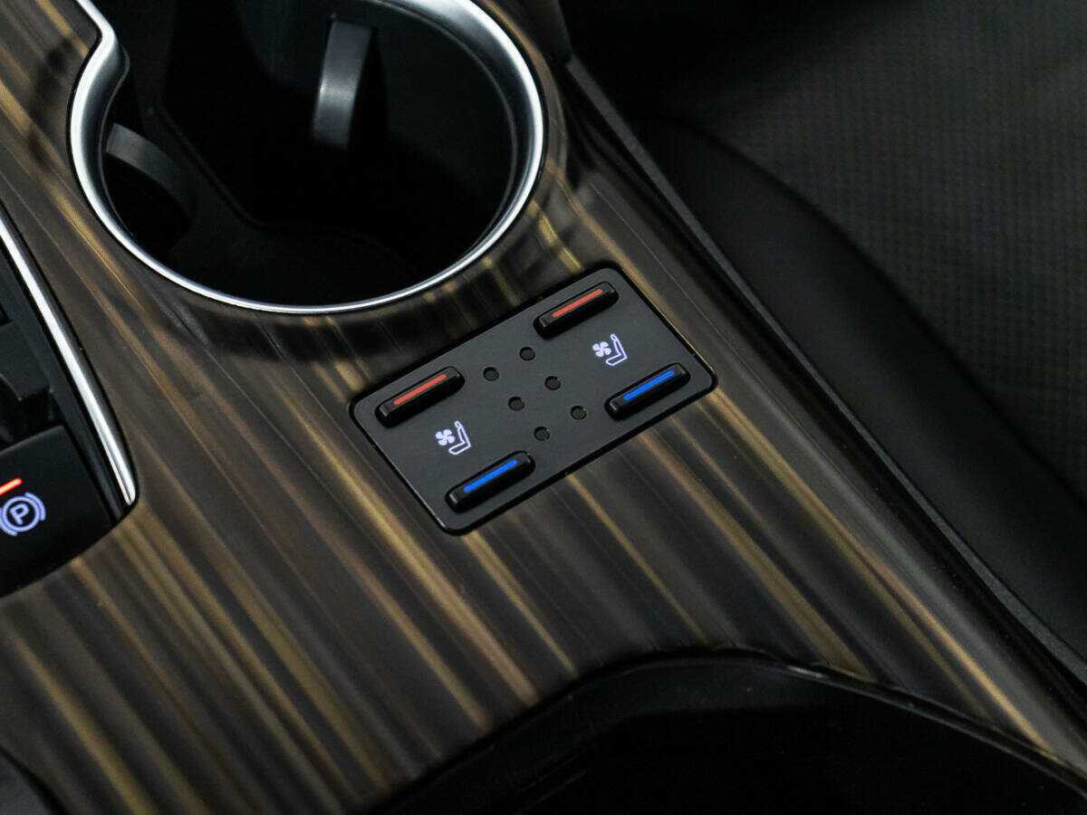 Toyota Camry с пробегом — 2018 год. Фото: #17