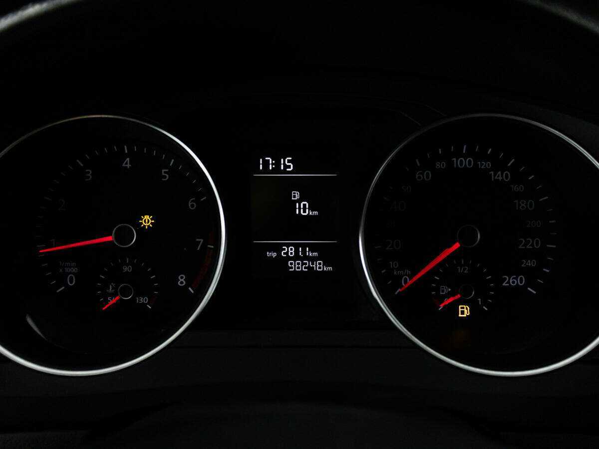 Volkswagen Jetta с пробегом — 2015 год. Фото: #11