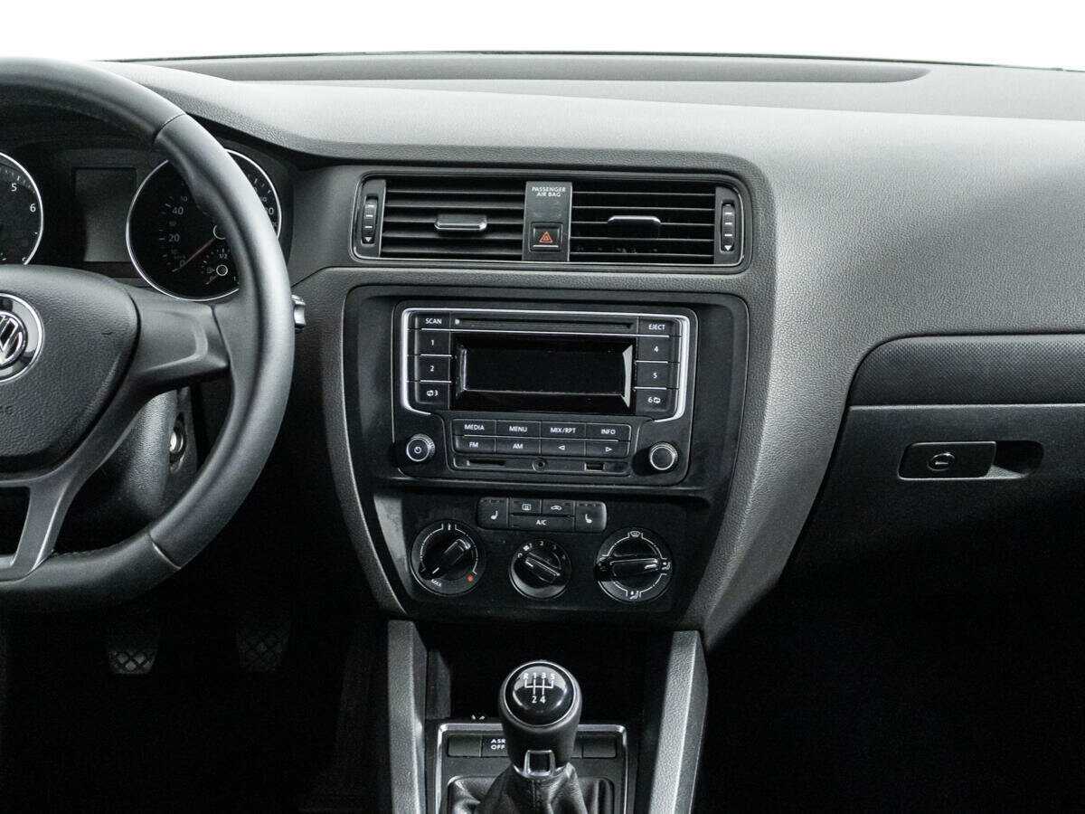 Volkswagen Jetta с пробегом — 2015 год. Фото: #13