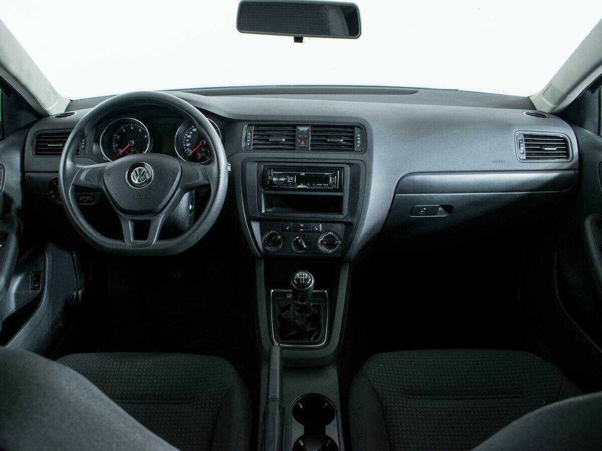 Volkswagen Jetta с пробегом — 2015 год. Фото: #11