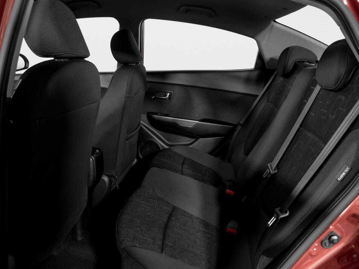 Kia Rio с пробегом — 2013 год. Фото: #9