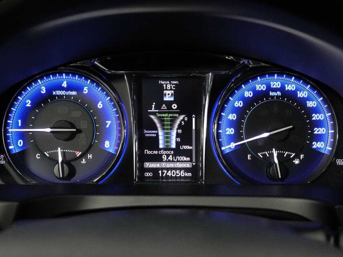 Toyota Camry с пробегом — 2015 год. Фото: #11