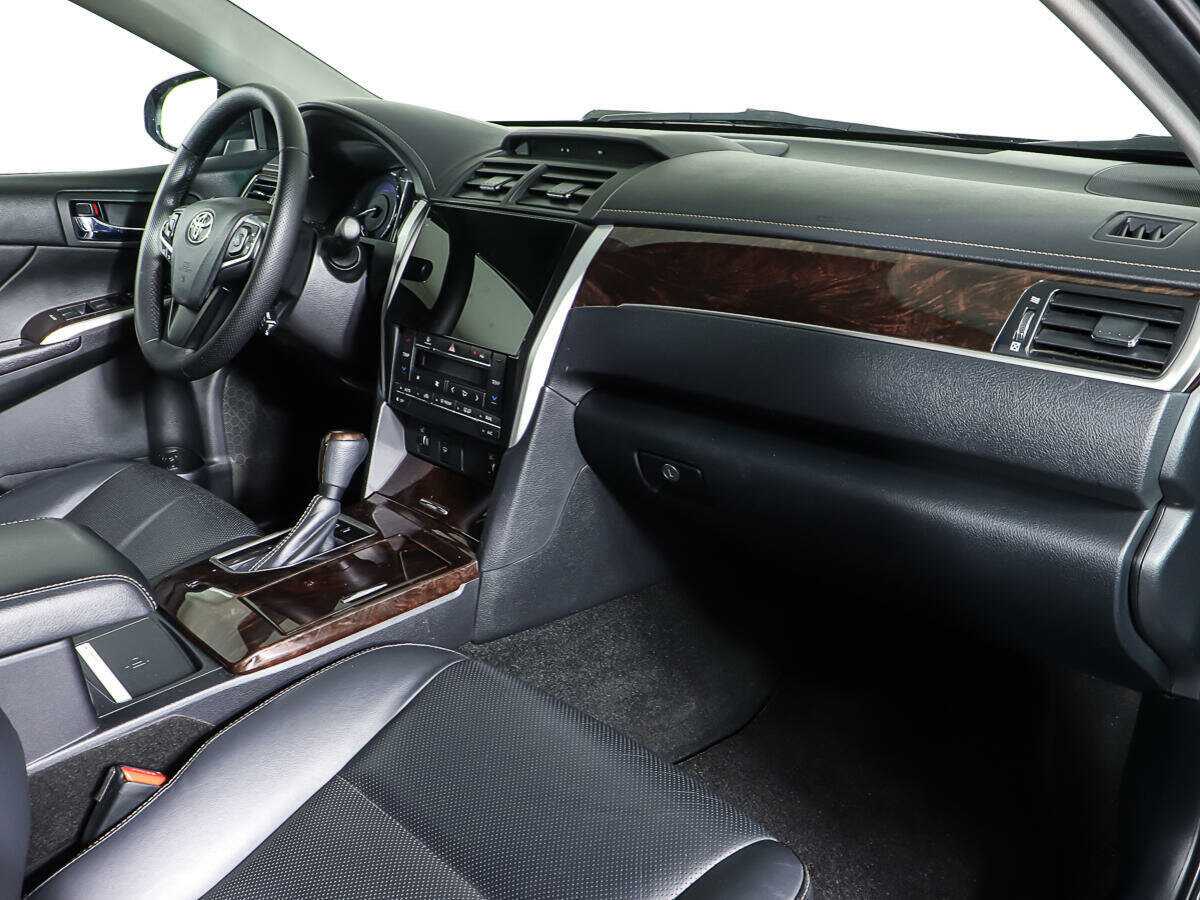 Toyota Camry с пробегом — 2017 год. Фото: #9