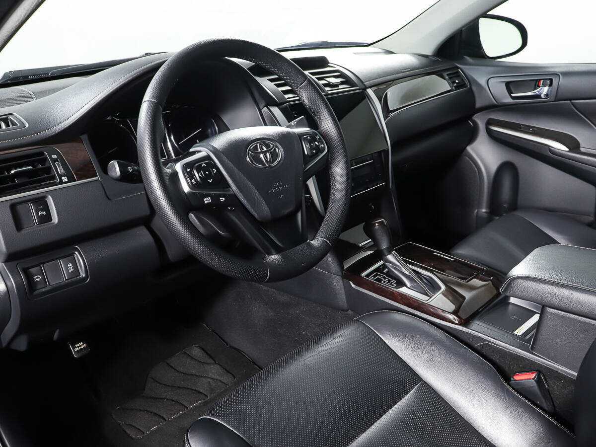 Toyota Camry с пробегом — 2017 год. Фото: #13