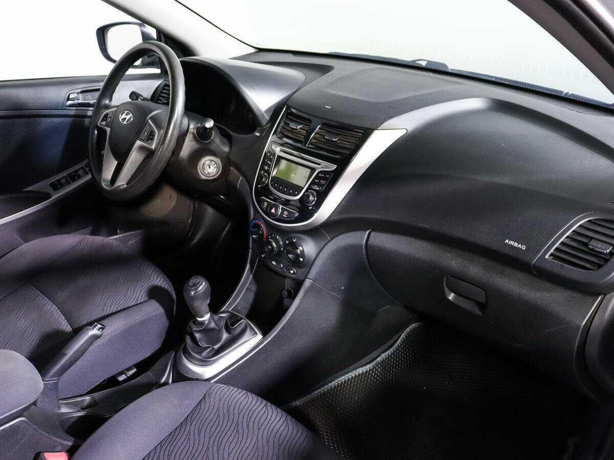 Hyundai Solaris с пробегом — 2014 год. Фото: #6