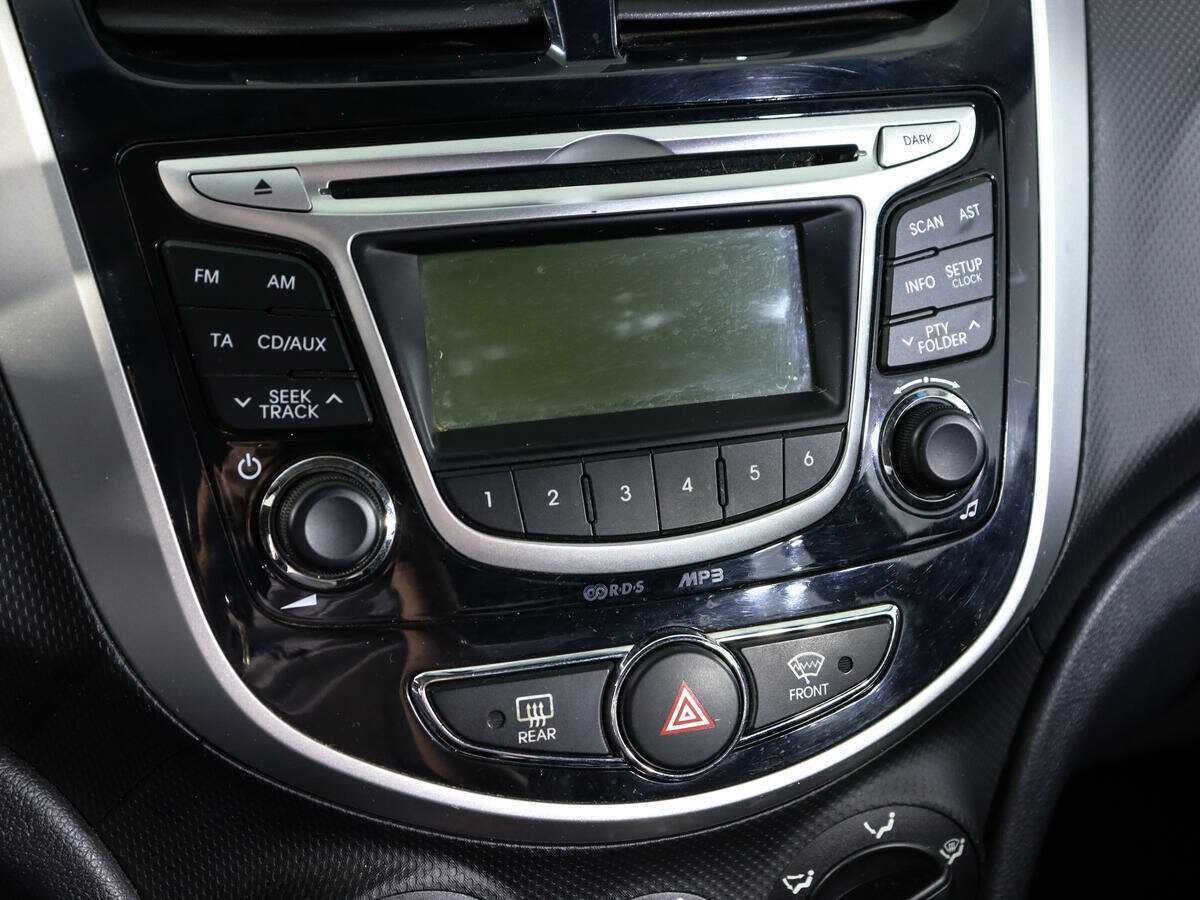 Hyundai Solaris с пробегом — 2014 год. Фото: #17