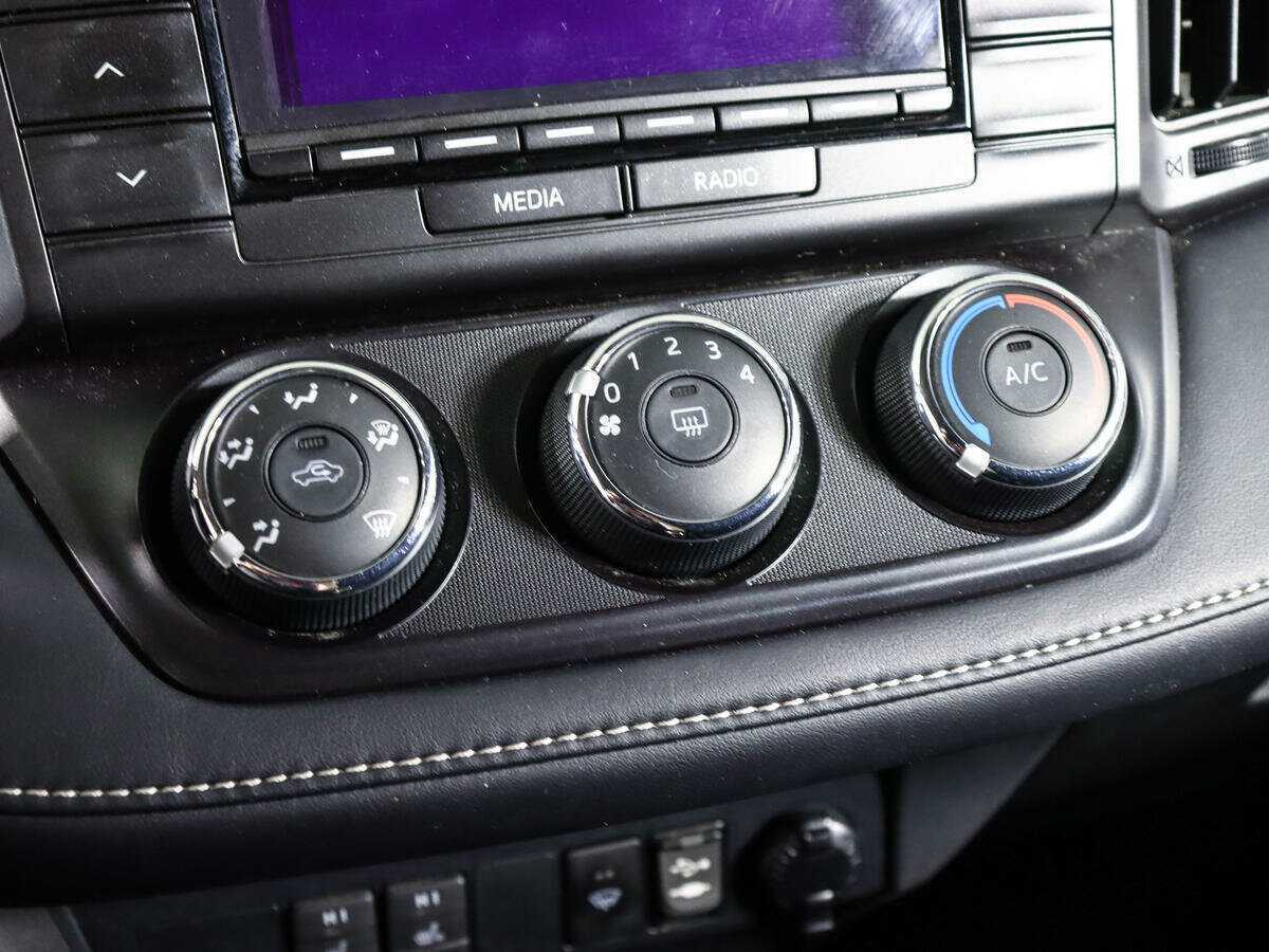 Toyota RAV4 с пробегом — 2018 год. Фото: #16