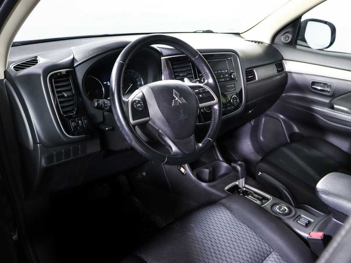 Mitsubishi Outlander с пробегом — 2013 год. Фото: #13