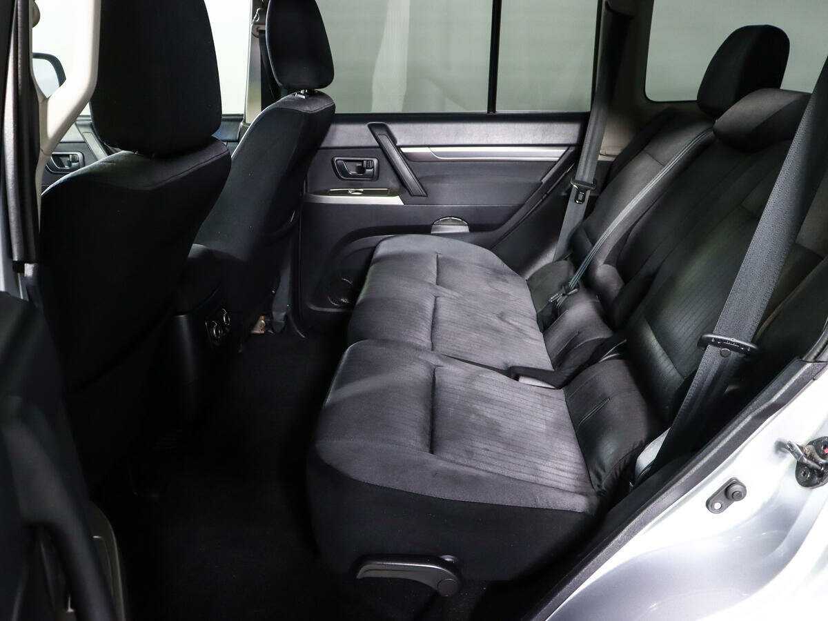 Mitsubishi Pajero с пробегом — 2012 год. Фото: #6