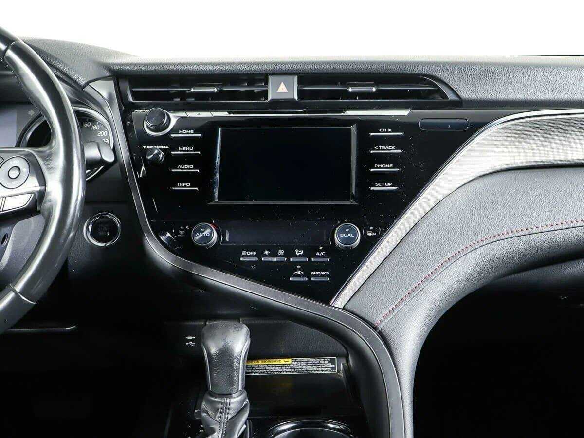 Toyota Camry с пробегом — 2020 год. Фото: #11