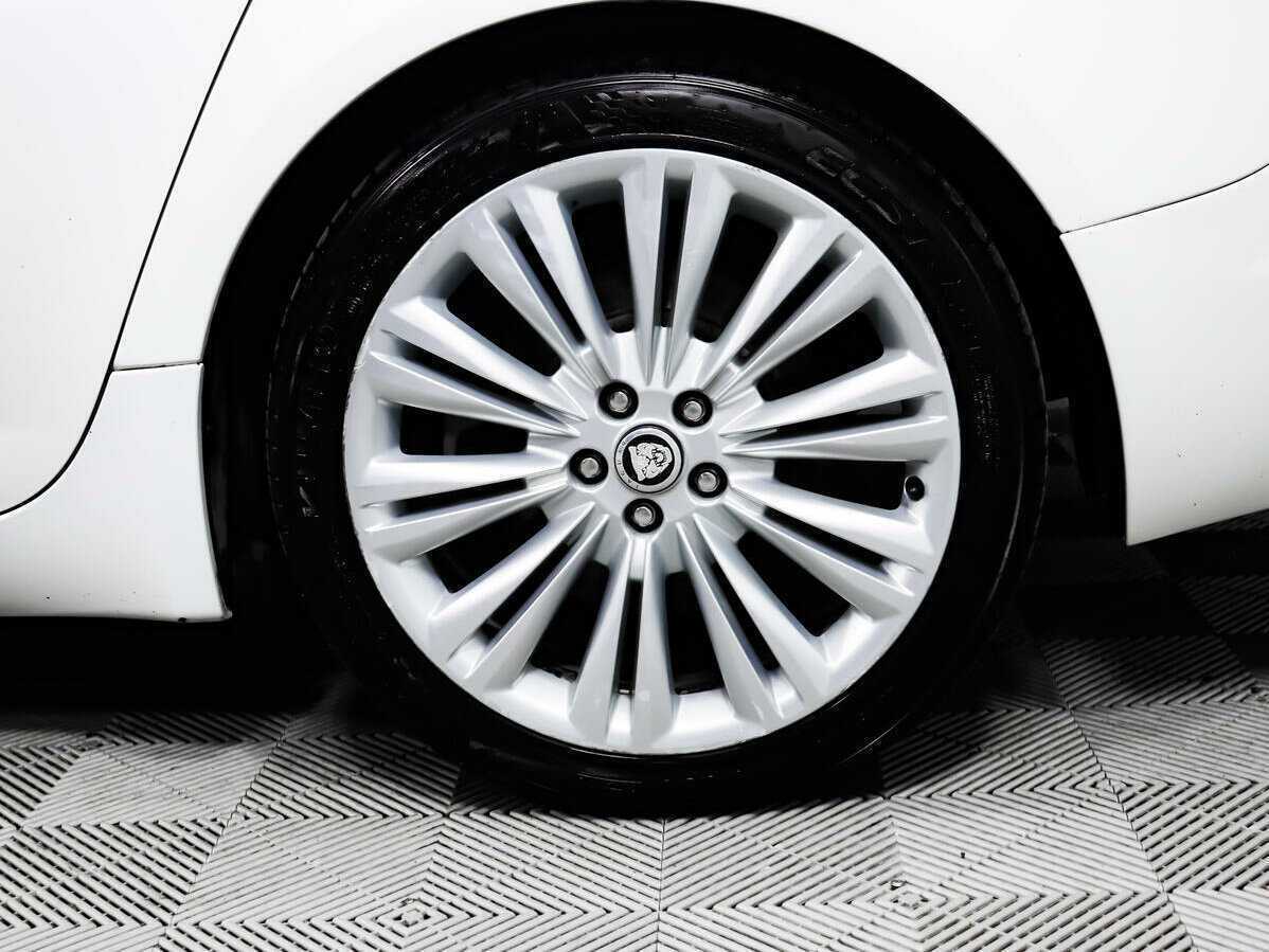 Jaguar XF с пробегом — 2012 год. Фото: #12