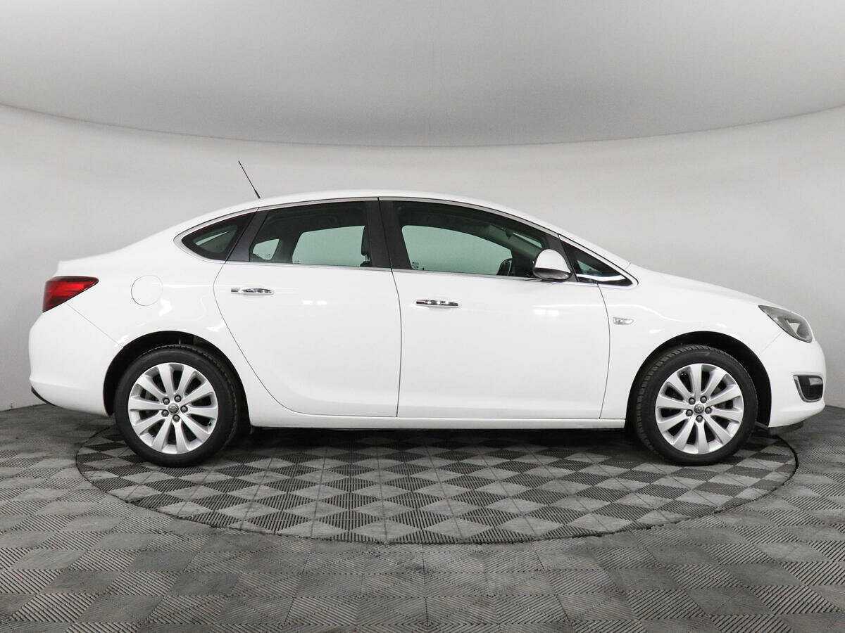 Opel Astra с пробегом — 2013 год. Фото: #3