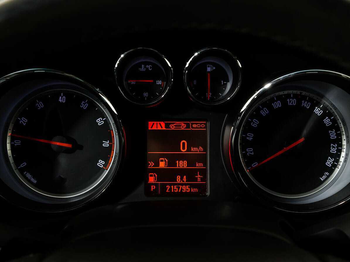 Opel Insignia с пробегом — 2013 год. Фото: #12