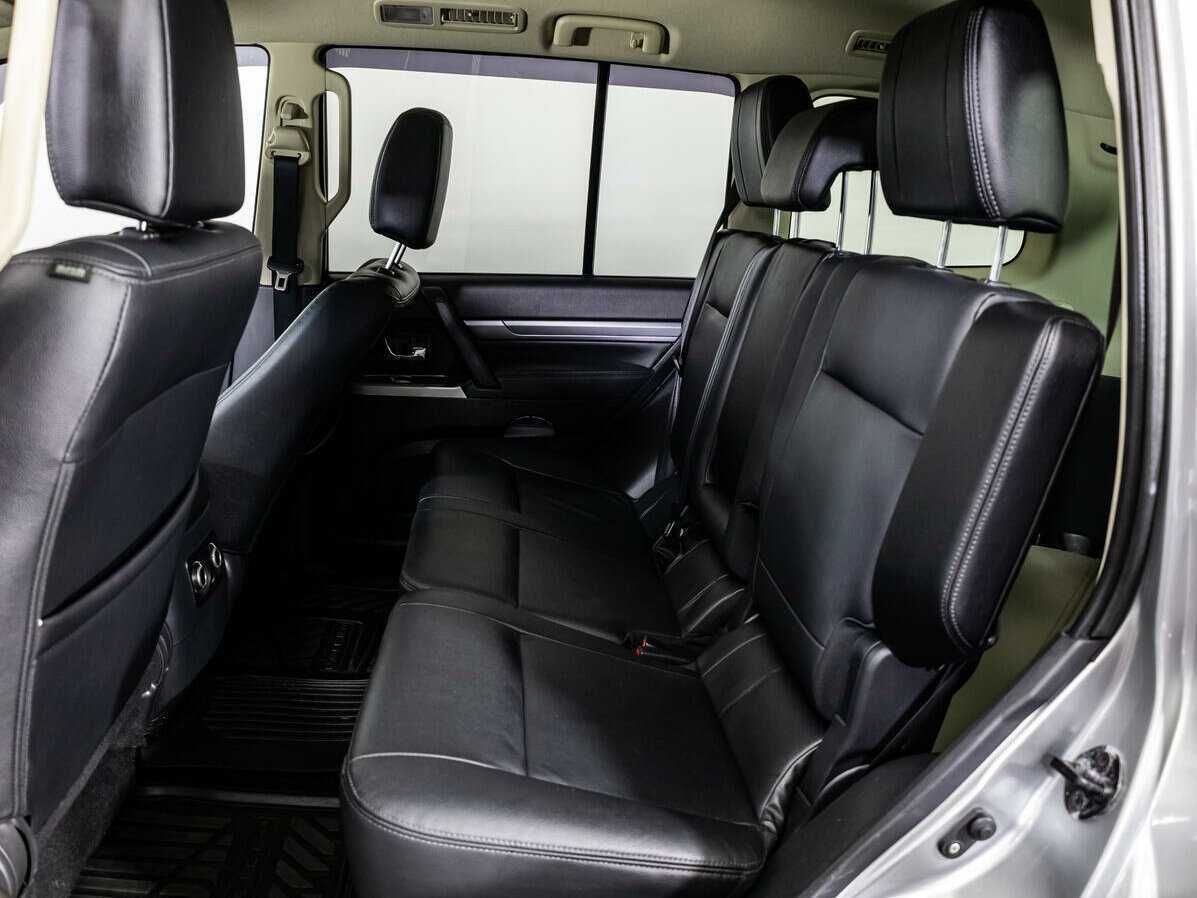 Mitsubishi Pajero с пробегом — 2017 год. Фото: #9