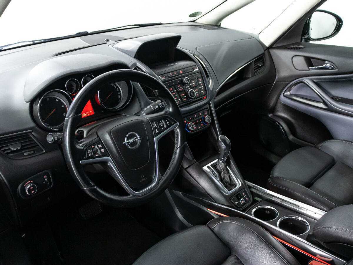 Opel Zafira с пробегом — 2012 год. Фото: #10