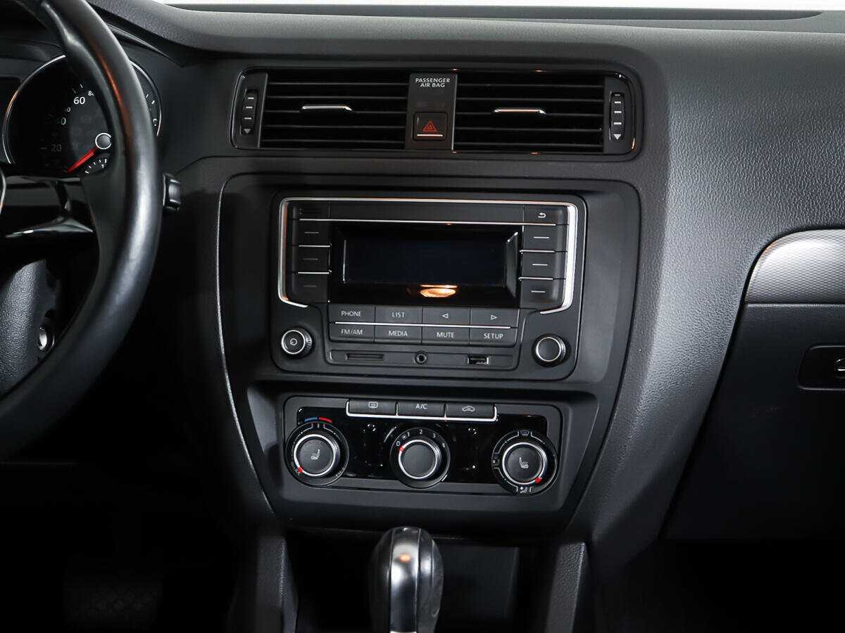 Volkswagen Jetta с пробегом — 2016 год. Фото: #5