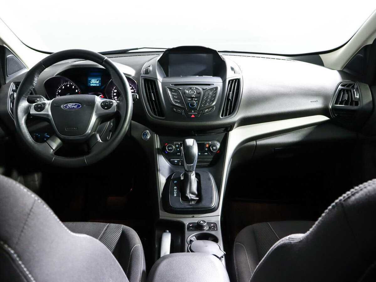 Ford Kuga с пробегом — 2015 год. Фото: #9