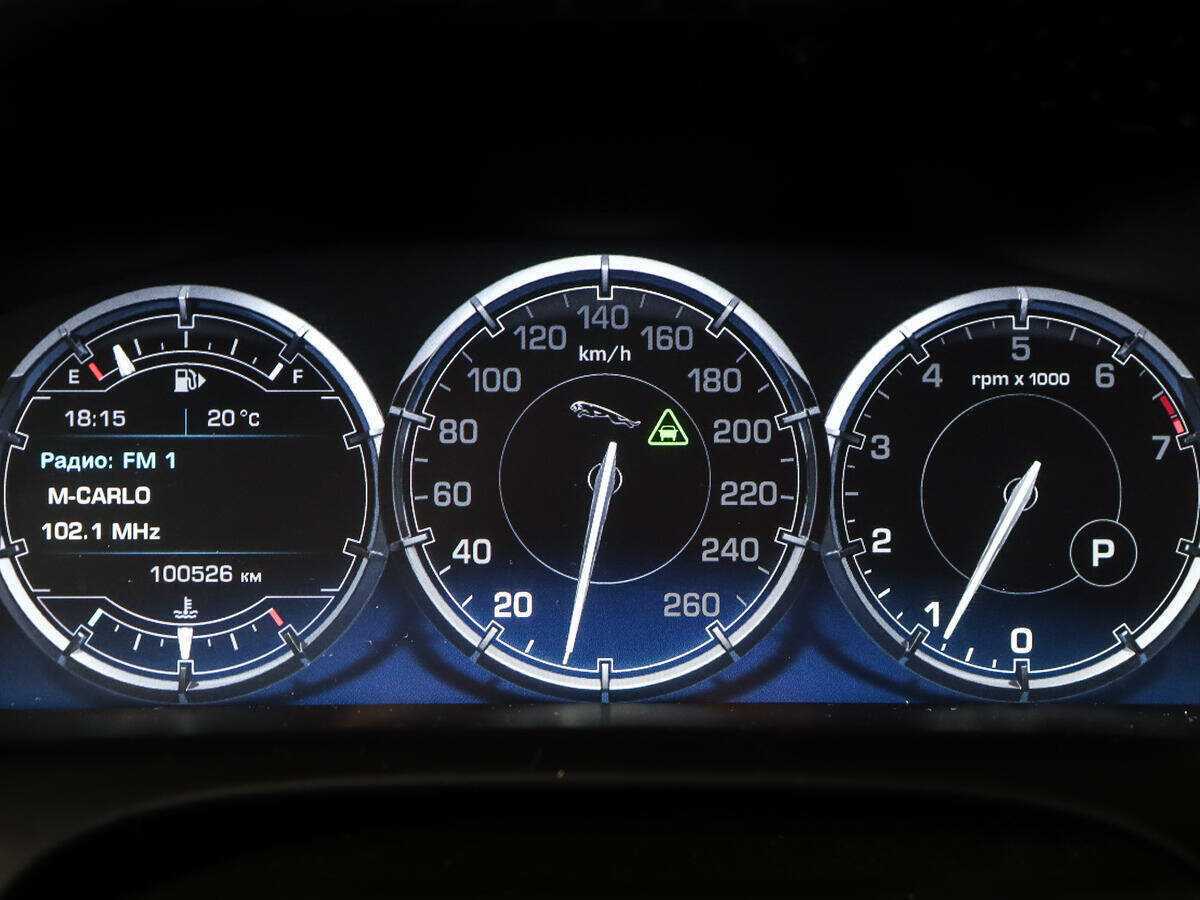 Jaguar XJ с пробегом — 2014 год. Фото: #10