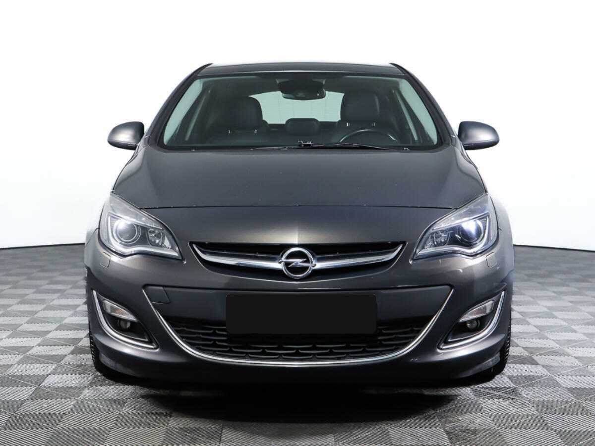 Opel Astra с пробегом — 2012 год. Фото: #1