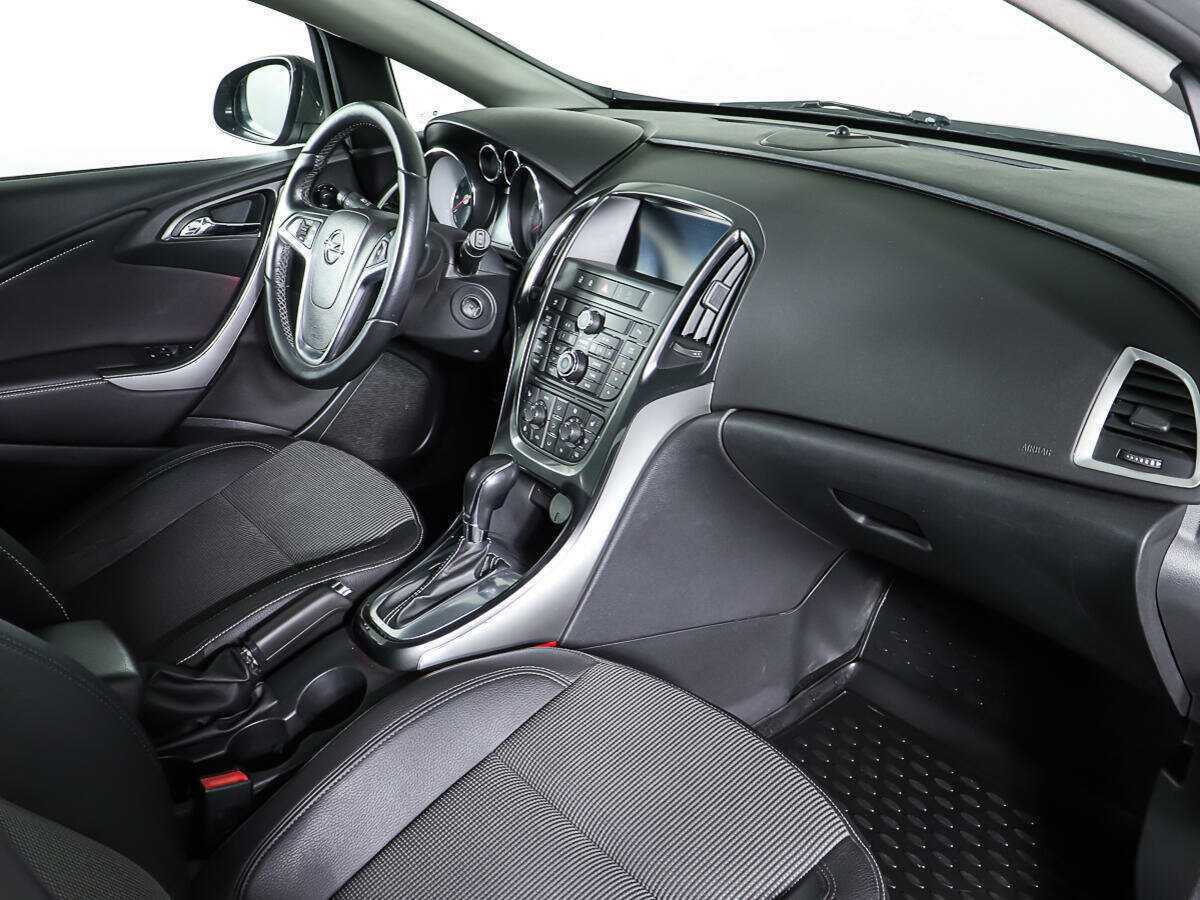Opel Astra с пробегом — 2012 год. Фото: #8