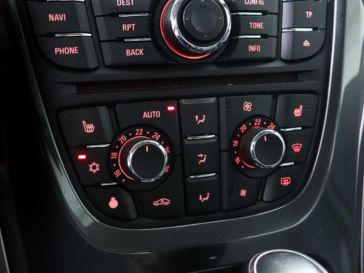 Opel Astra с пробегом — 2012 год. Фото: #16