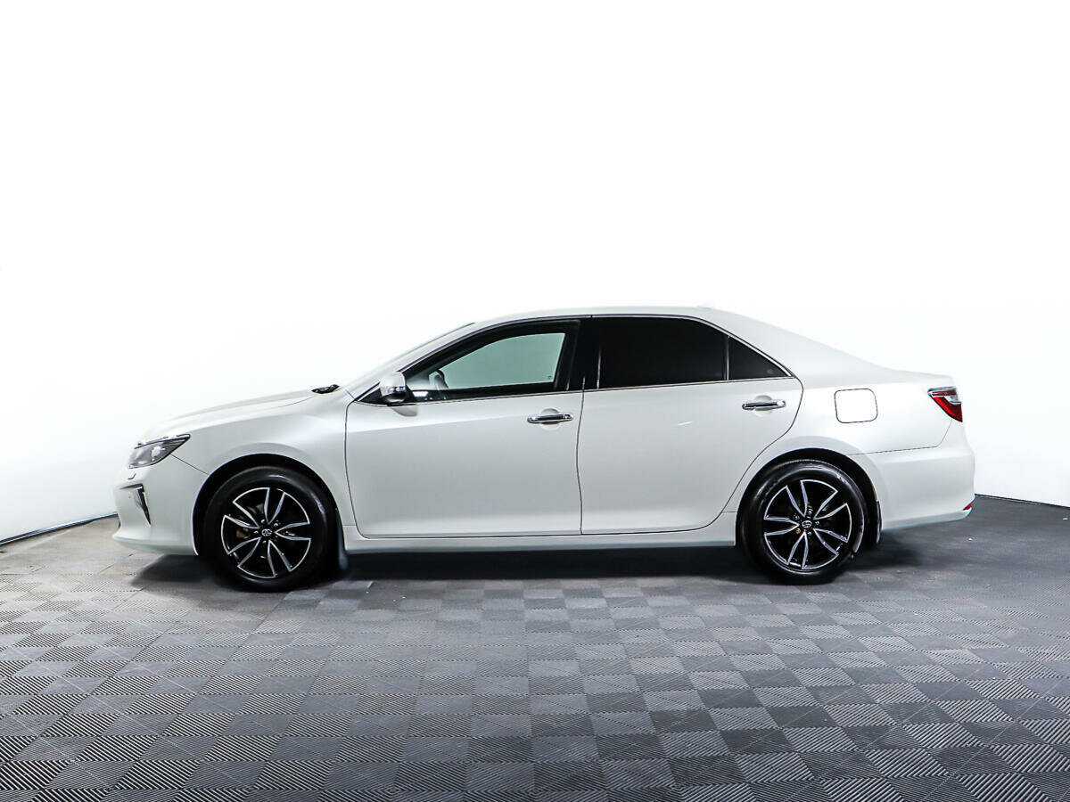 Toyota Camry с пробегом — 2017 год. Фото: #7
