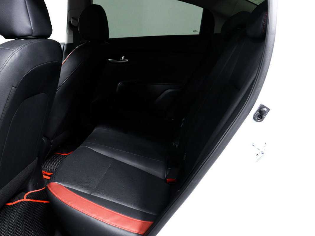 Kia Rio с пробегом — 2020 год. Фото: #10