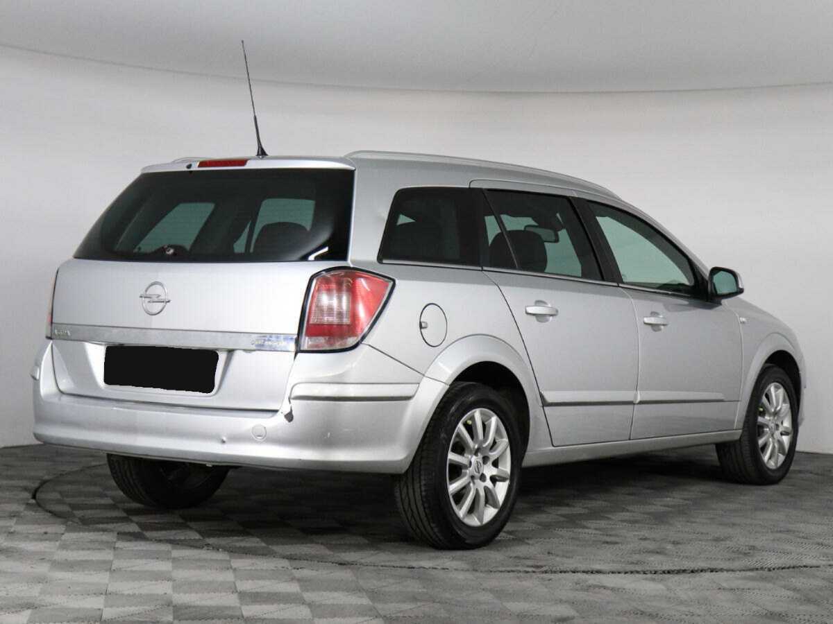 Opel Astra с пробегом — 2012 год. Фото: #2