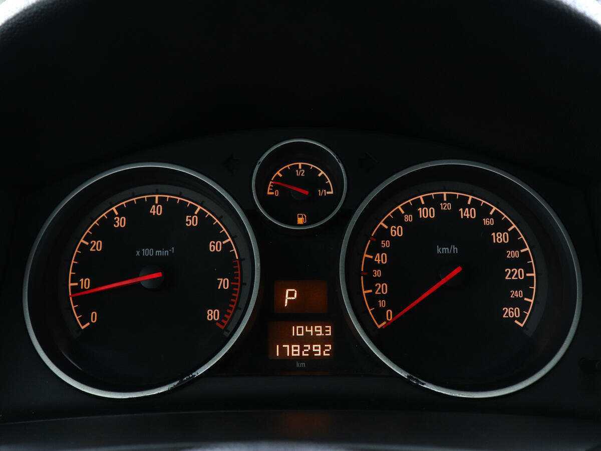 Opel Astra с пробегом — 2012 год. Фото: #6