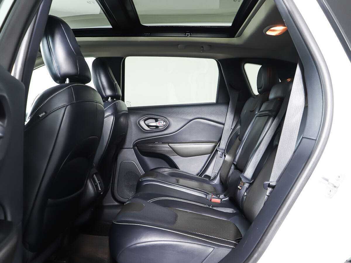 Jeep Cherokee с пробегом — 2014 год. Фото: #8