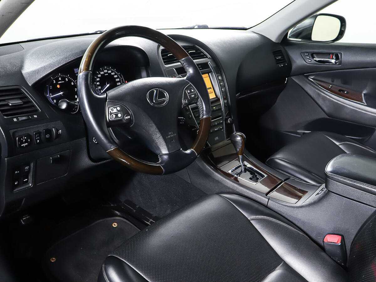 Lexus ES с пробегом — 2012 год. Фото: #12