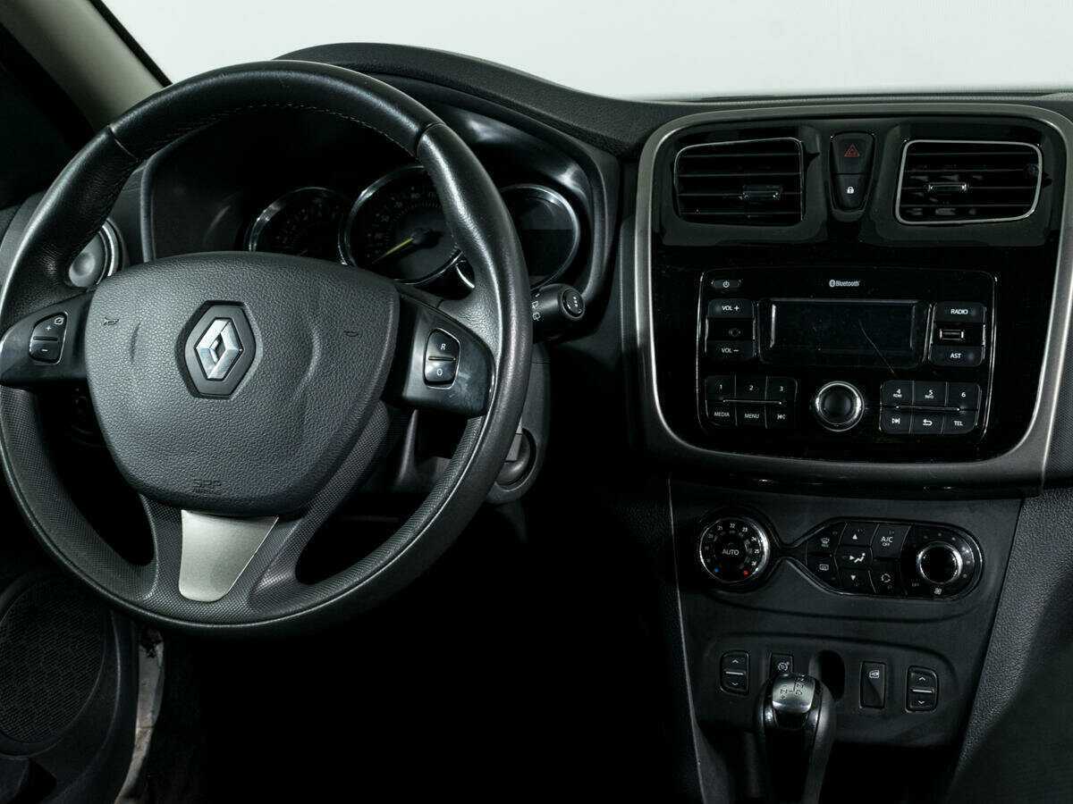 Renault Sandero с пробегом — 2017 год. Фото: #10