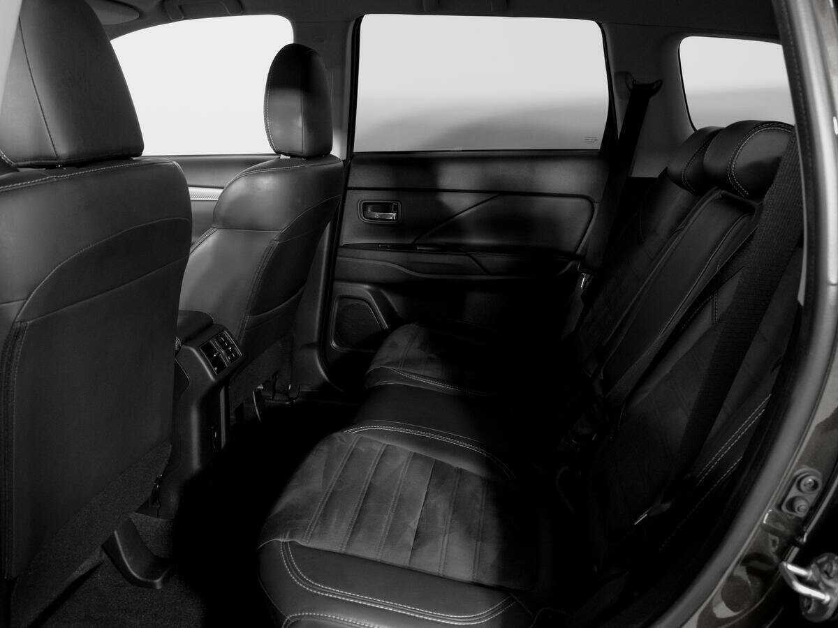 Mitsubishi Outlander с пробегом — 2021 год. Фото: #9