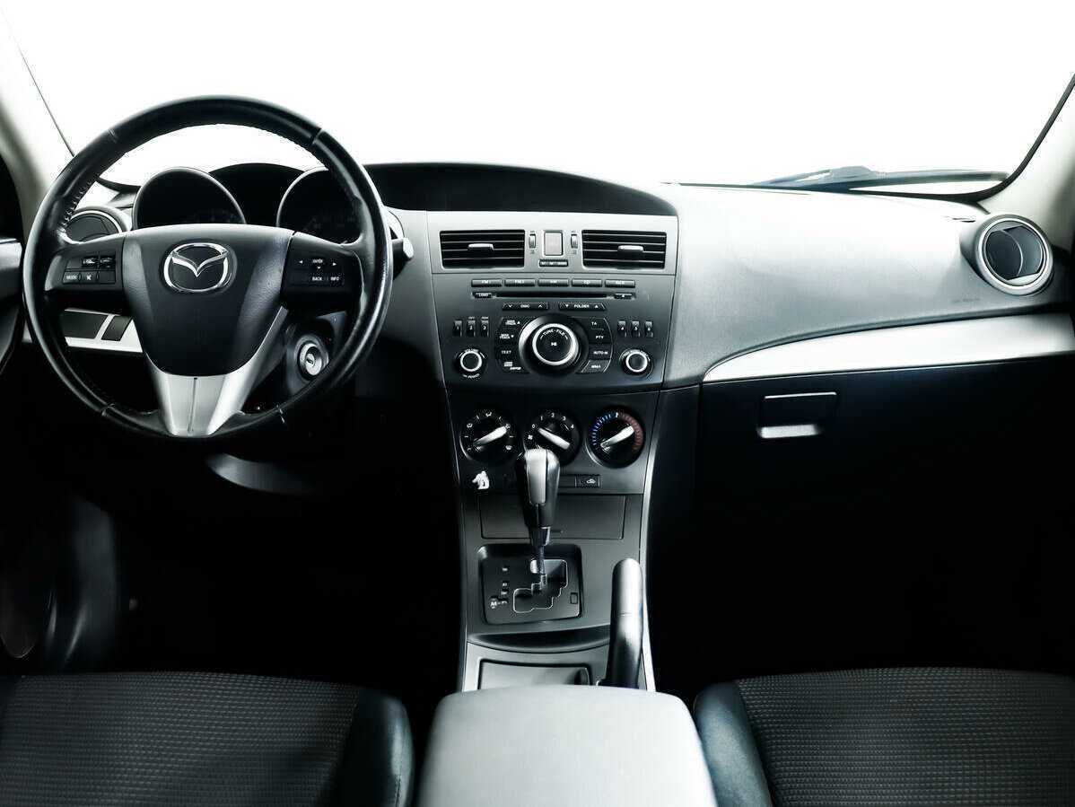 Mazda 3 с пробегом — 2012 год. Фото: #10