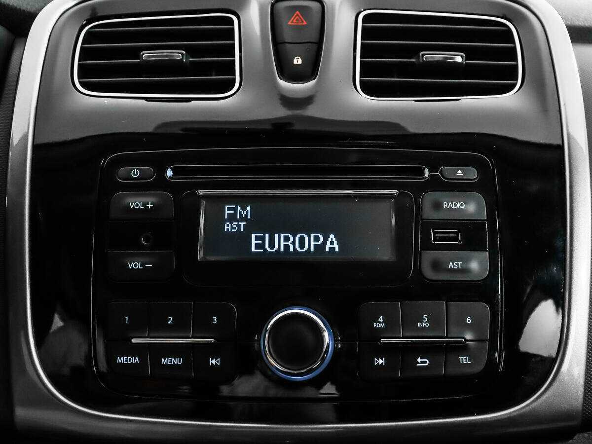 Renault Logan с пробегом — 2014 год. Фото: #12