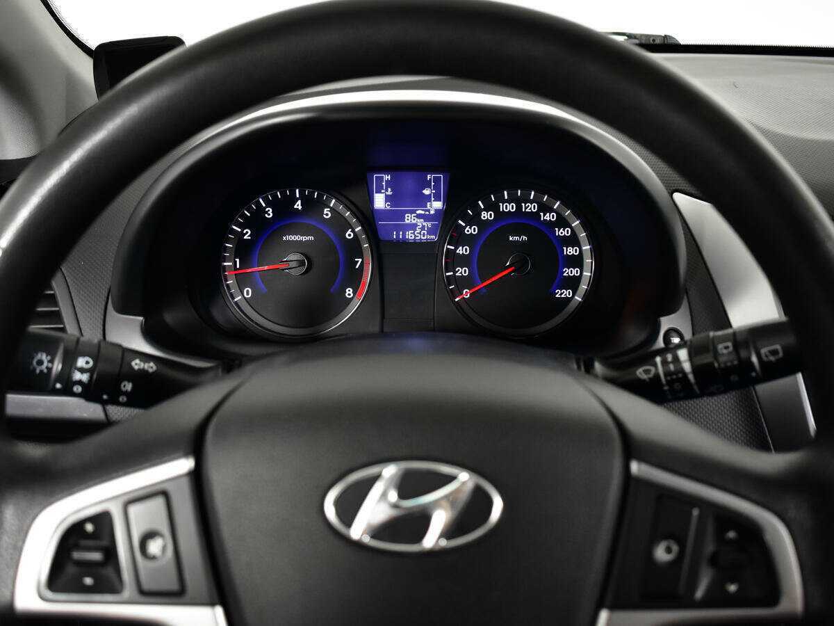 Hyundai Solaris с пробегом — 2015 год. Фото: #10