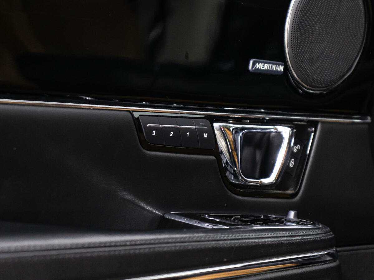 Jaguar XJ с пробегом — 2016 год. Фото: #20