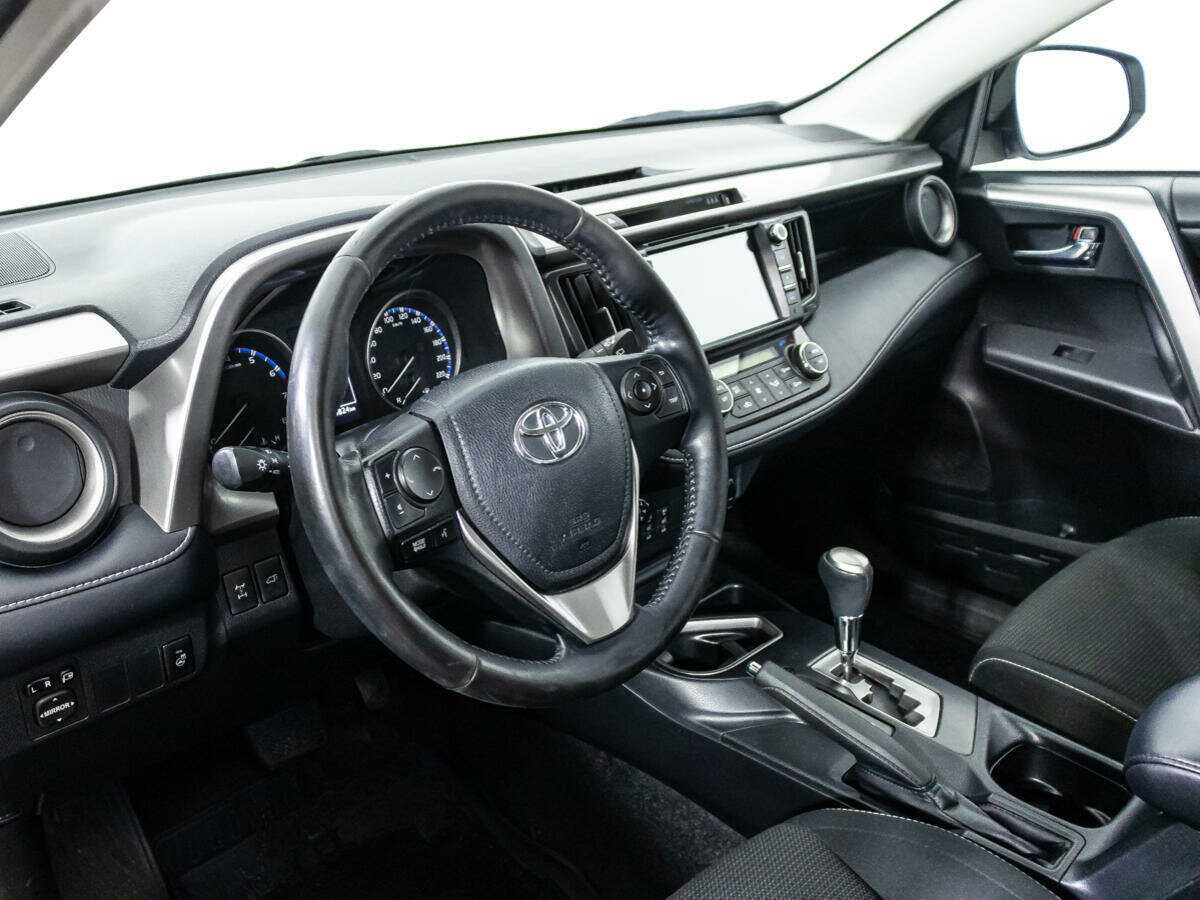 Toyota RAV4 с пробегом — 2018 год. Фото: #10