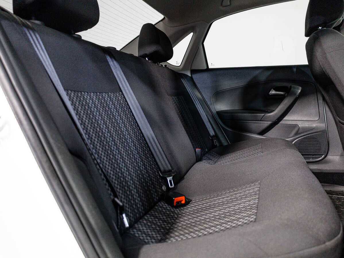 Volkswagen Polo с пробегом — 2015 год. Фото: #11