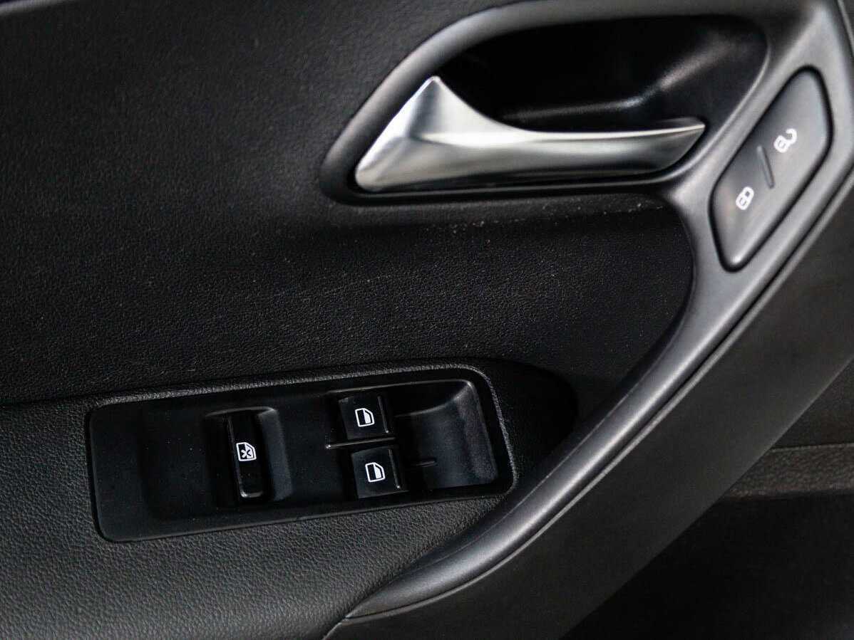 Volkswagen Polo с пробегом — 2015 год. Фото: #12