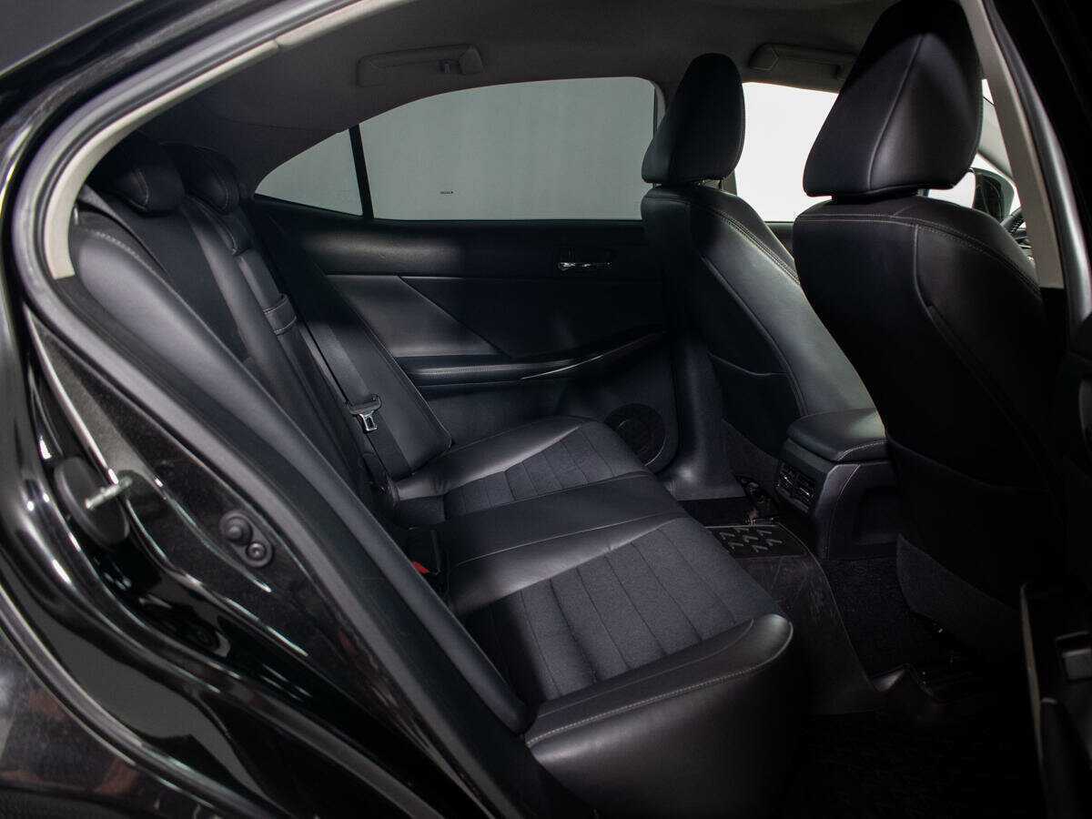 Lexus IS с пробегом — 2013 год. Фото: #8