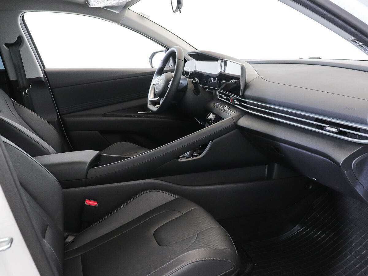 Hyundai Elantra с пробегом — 2024 год. Фото: #7