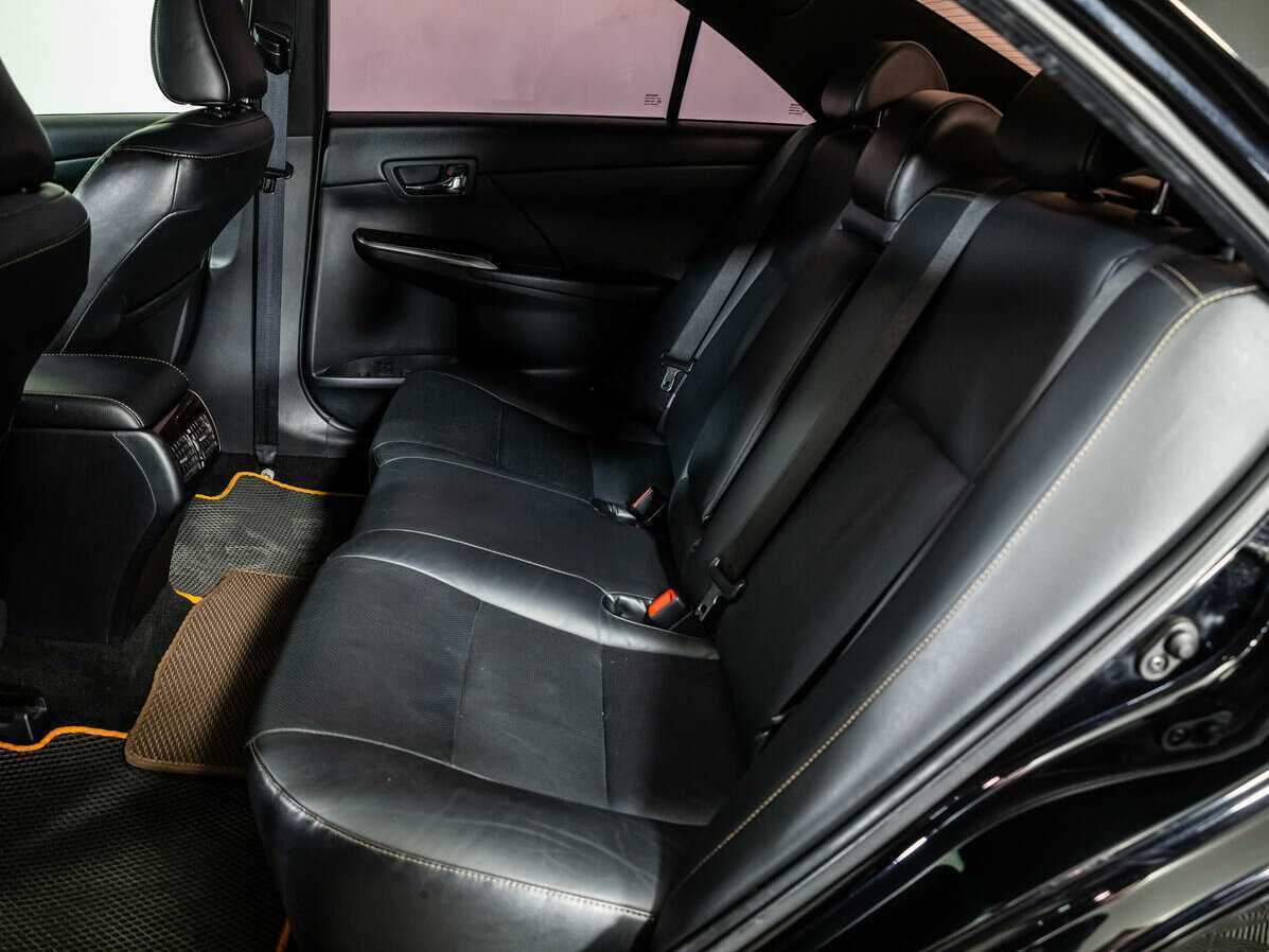 Toyota Camry с пробегом — 2017 год. Фото: #9