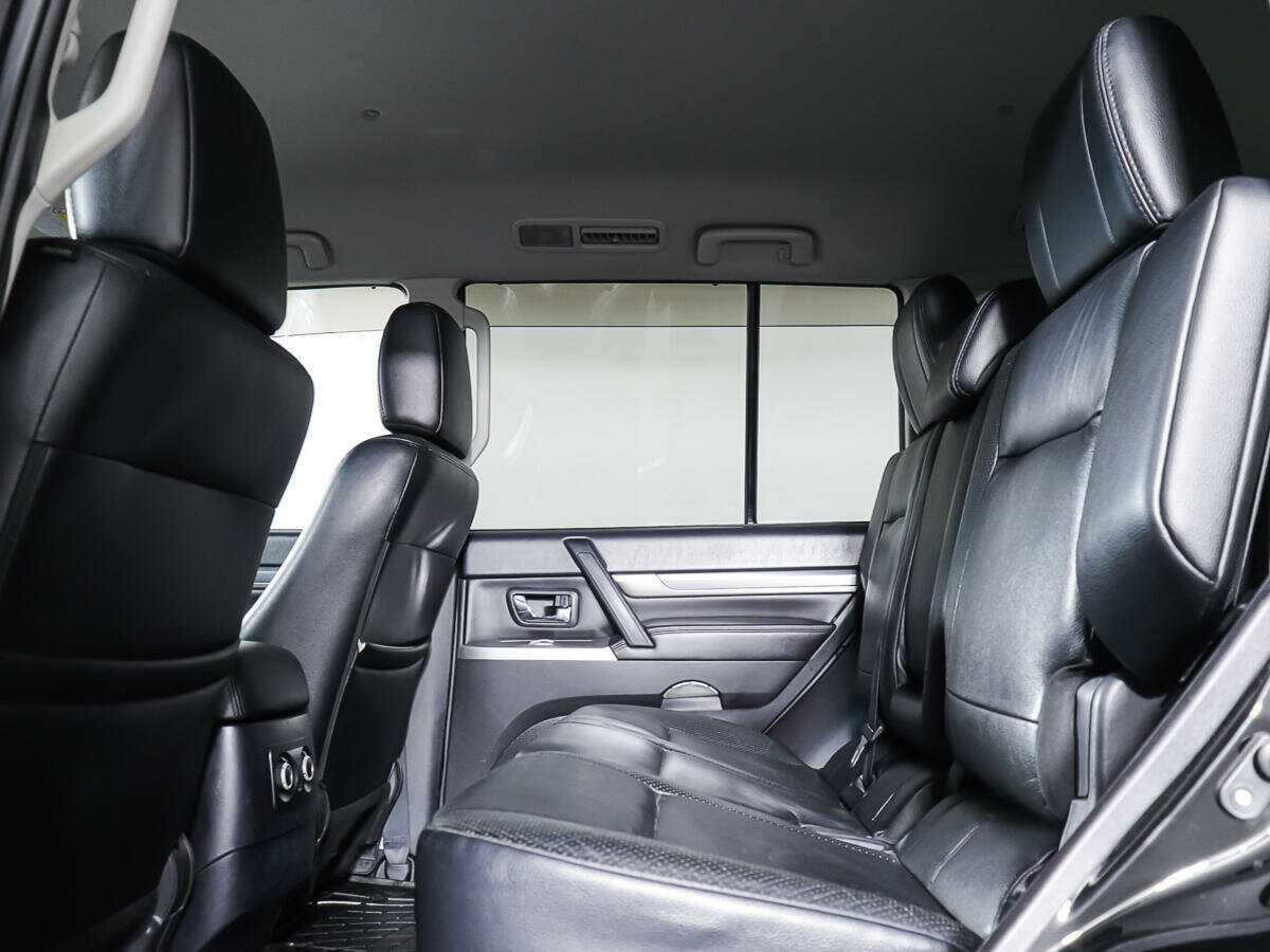 Mitsubishi Pajero с пробегом — 2012 год. Фото: #8