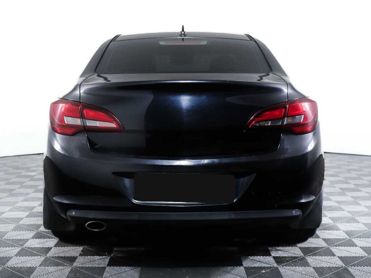 Opel Astra с пробегом — 2013 год. Фото: #4