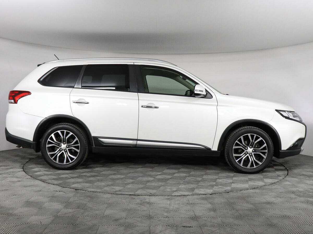 Mitsubishi Outlander с пробегом — 2016 год. Фото: #3